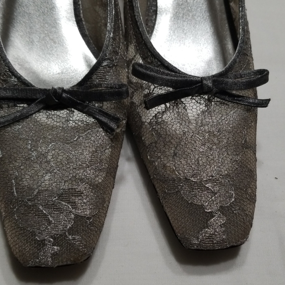 Stuart Weitzman Silver lace pumps - Picture 7 of 7